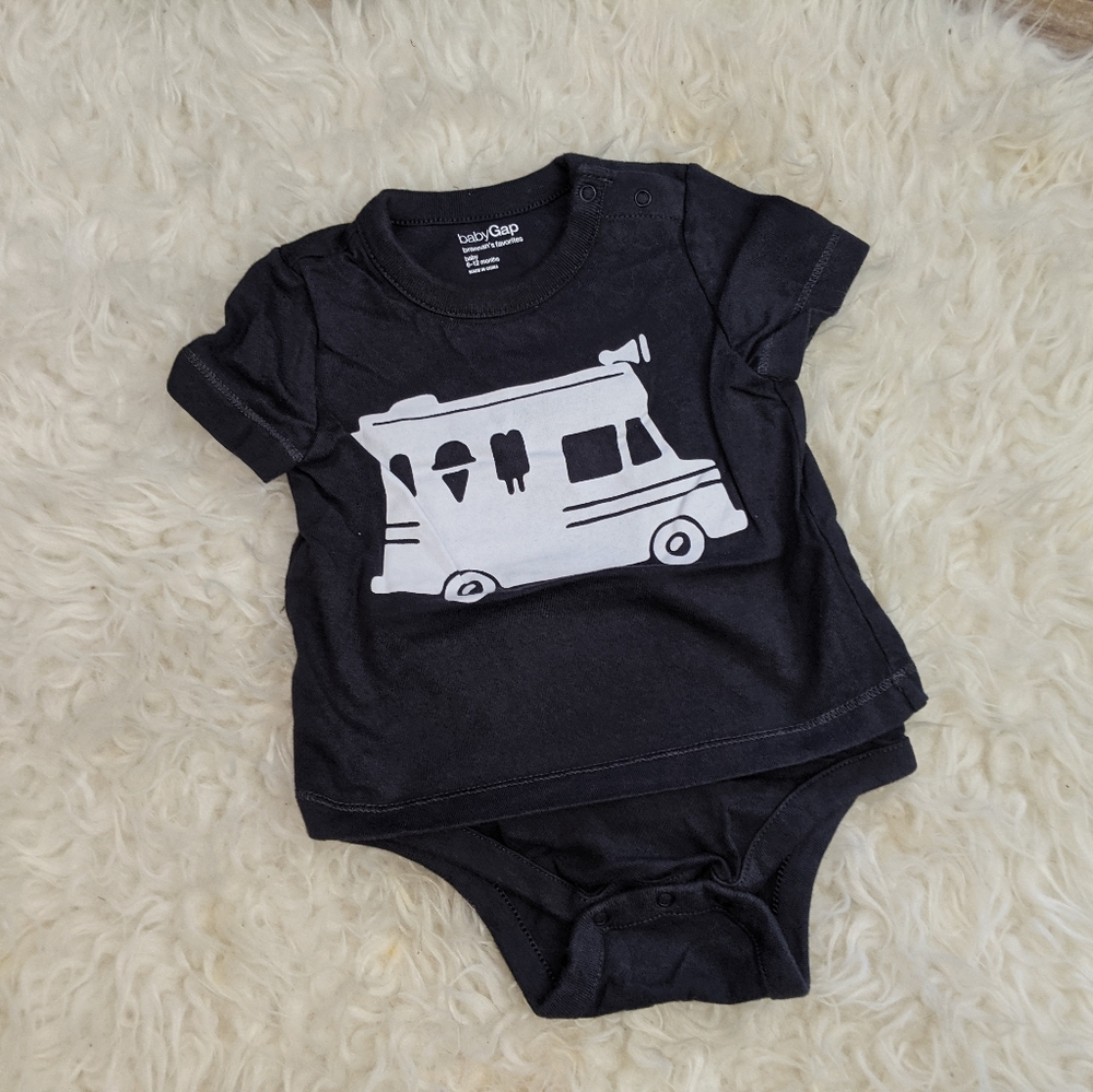 Baby gap onesie